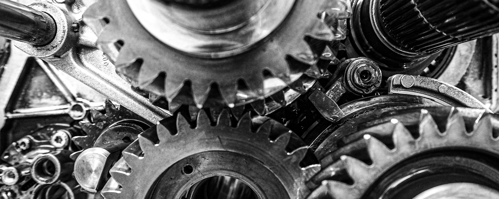 KONTAKTIEREN SIE UNS Main Slide